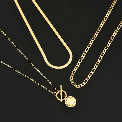 Collar de capas con moneda texturizada Savira | Oro