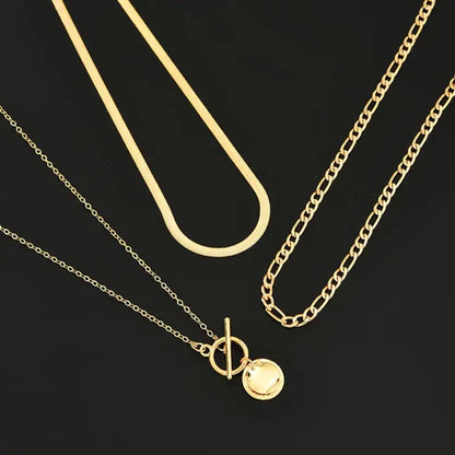 Collar de capas con moneda texturizada Savira | Oro