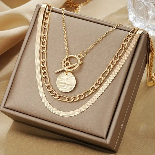 Collar de capas con moneda texturizada Savira | Oro