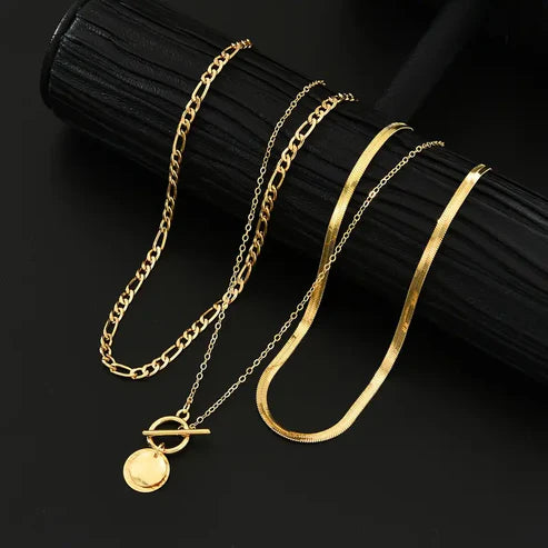 Collar de capas con moneda texturizada Savira | Oro